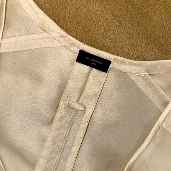 Off white , gold tone taffeta blouse with zipper in the back , size 6 - Picture 2 of 3